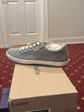 NWT Taos - Star Sneaker size 11 - Grey Wash